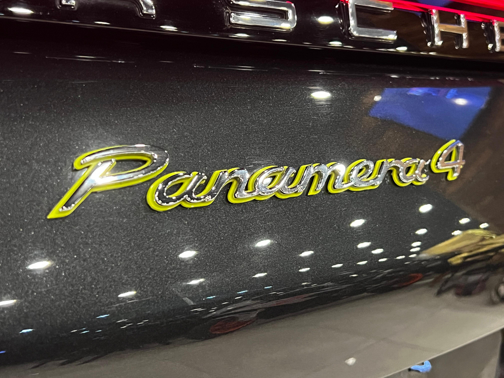 Porsche Panamera Cinza