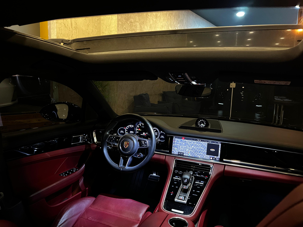 Porsche Panamera Cinza