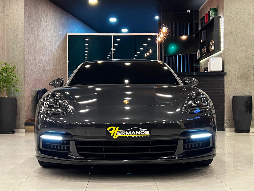 Porsche Panamera Cinza