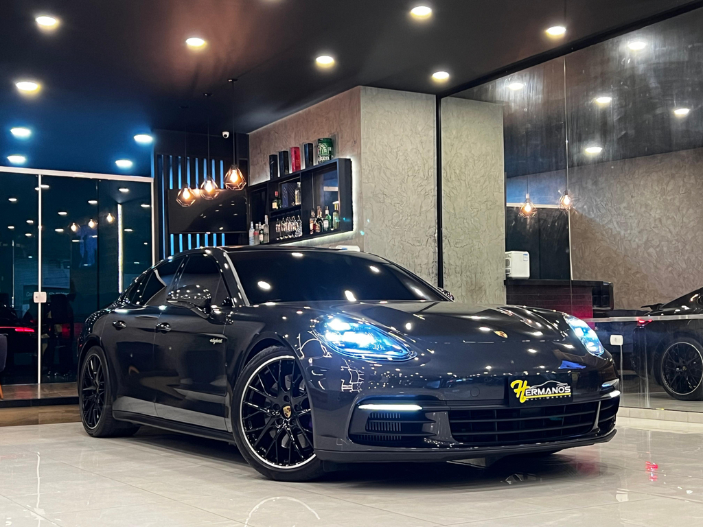 Porsche Panamera Cinza