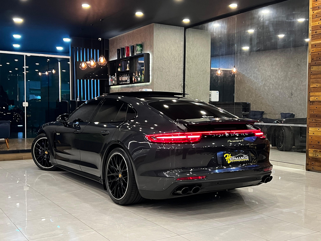 Porsche Panamera Cinza