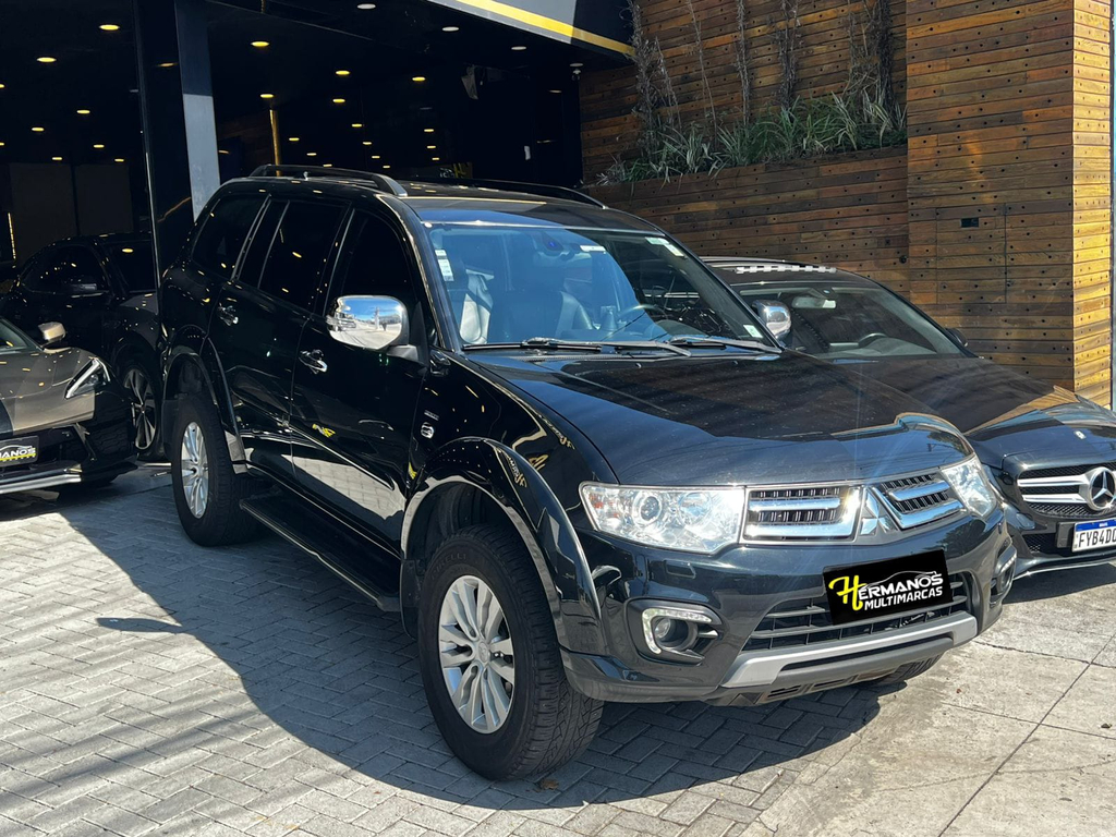 Mitsubishi Pajero Preto