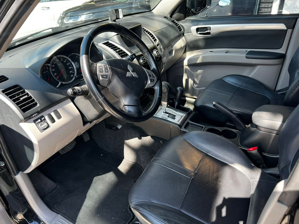 Mitsubishi Pajero Preto