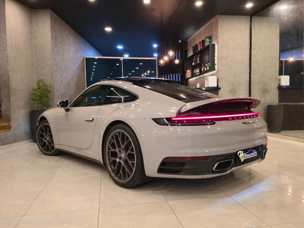 Porsche 911 Cinza