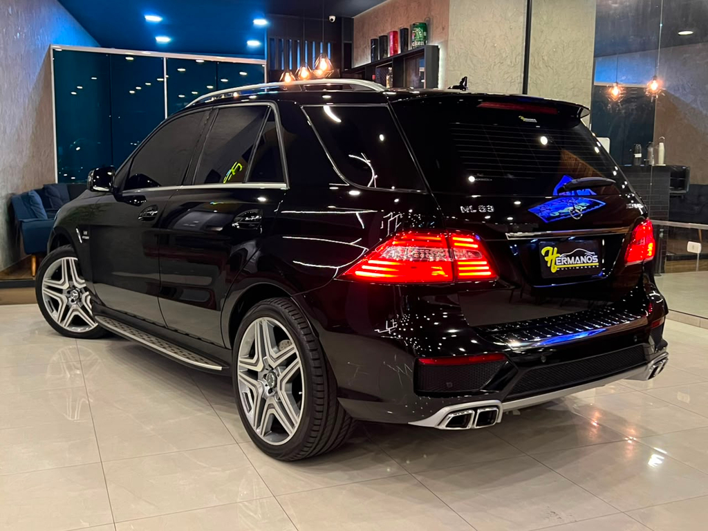 Mercedes Benz ML-63 AMG Preto