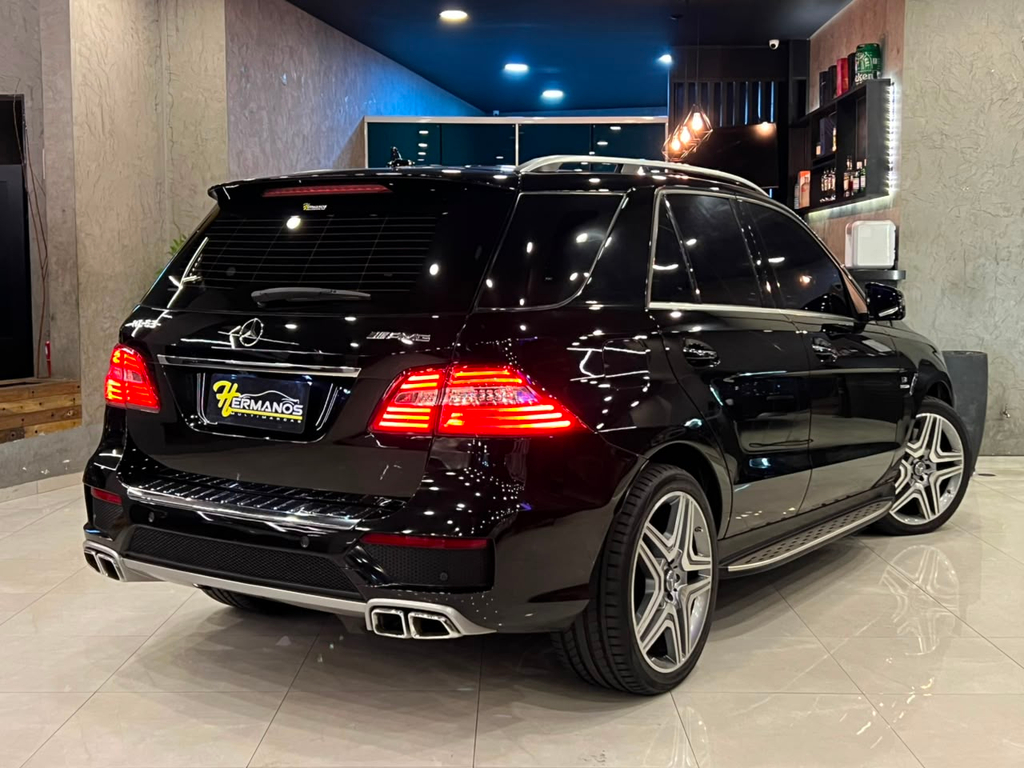 Mercedes Benz ML-63 AMG Preto