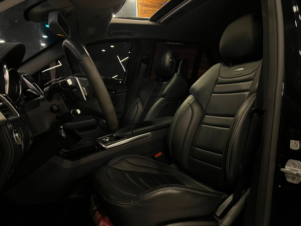 Mercedes Benz ML-63 AMG Preto