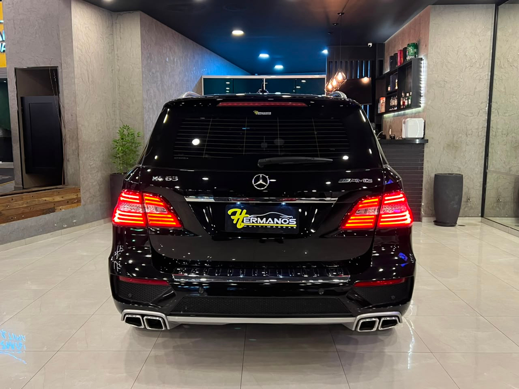 Mercedes Benz ML-63 AMG Preto