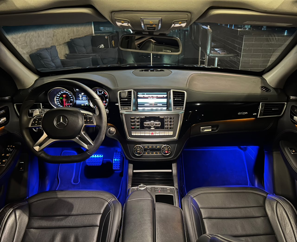 Mercedes Benz ML-63 AMG Preto