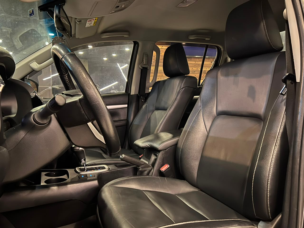 Toyota Hilux Cabine Dupla Cinza