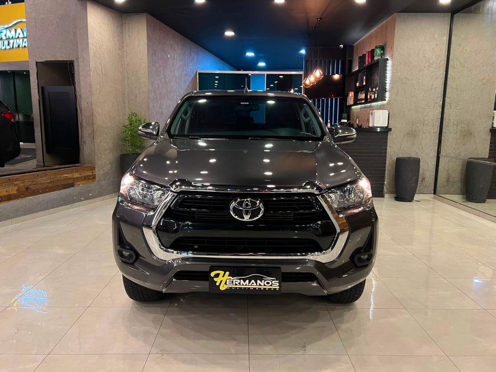 Toyota Hilux Cabine Dupla Cinza
