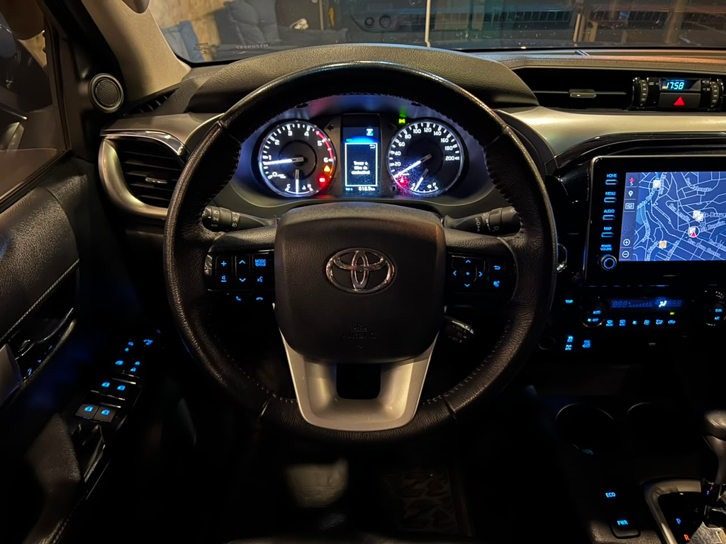Toyota Hilux Cabine Dupla Cinza