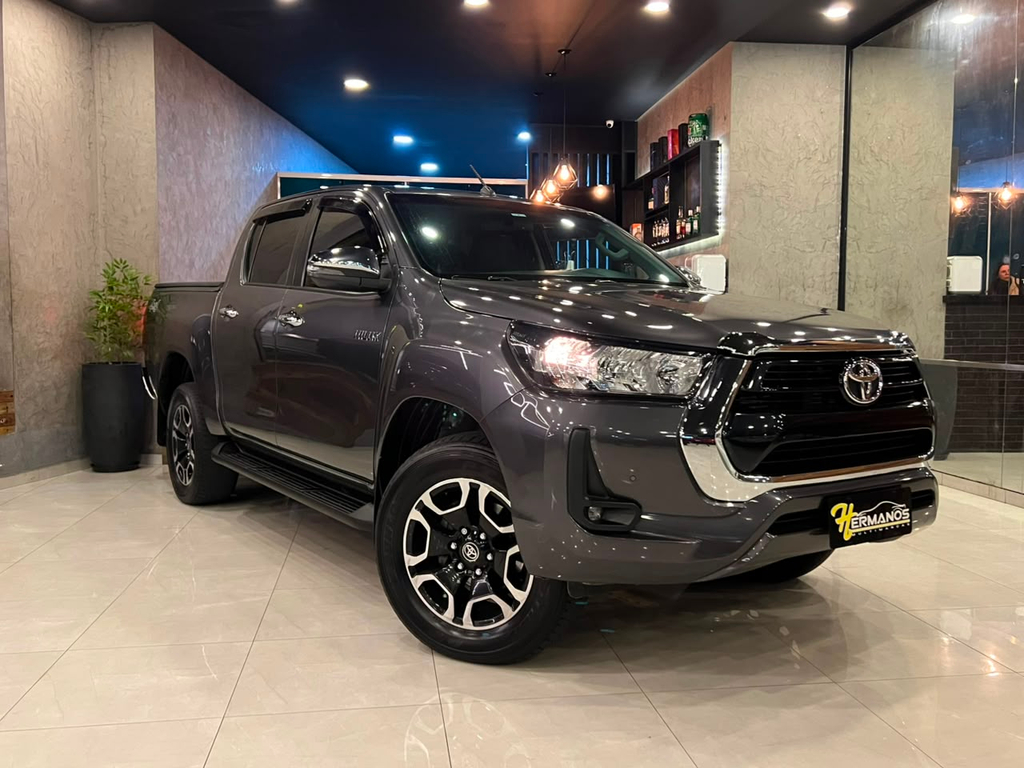 Toyota Hilux Cabine Dupla Cinza