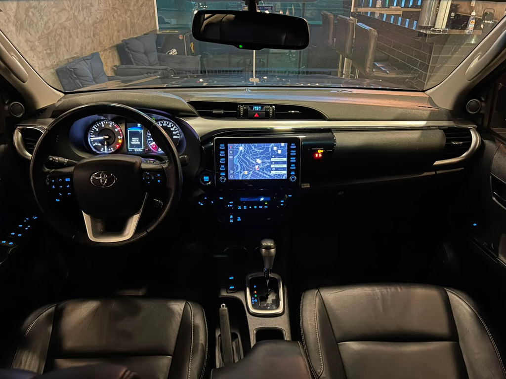 Toyota Hilux Cabine Dupla Cinza
