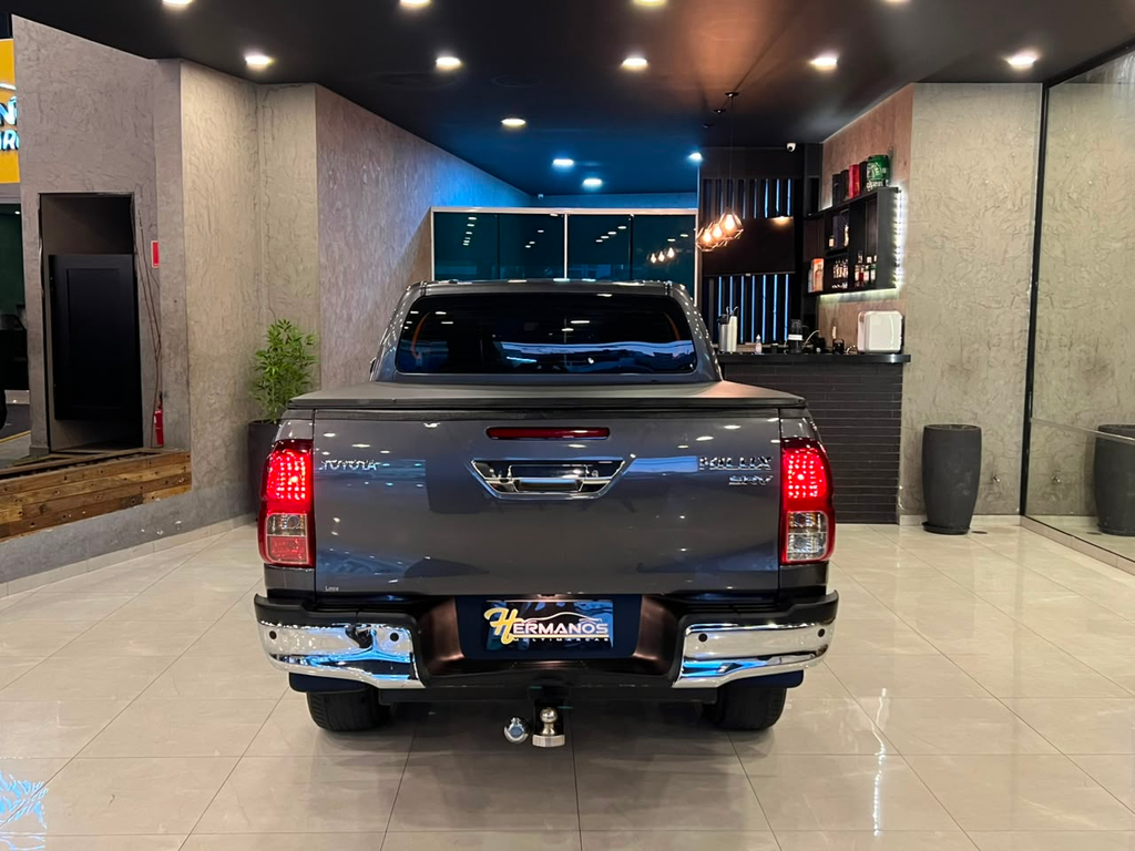Toyota Hilux Cabine Dupla Cinza