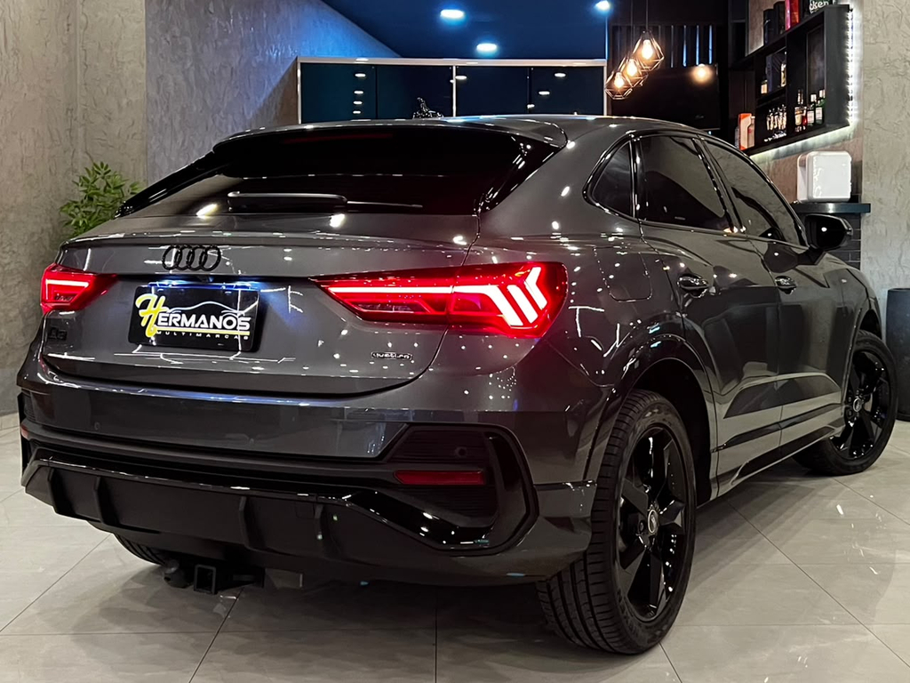 Audi Q3 Cinza