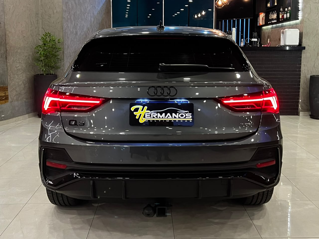 Audi Q3 Cinza