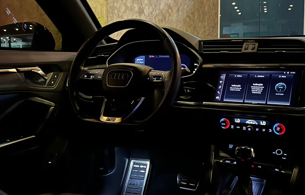 Audi Q3 Cinza