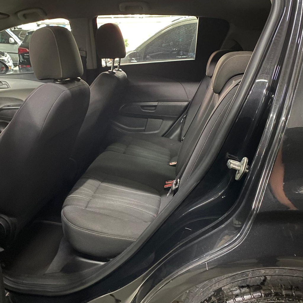 Chevrolet Sonic Preto