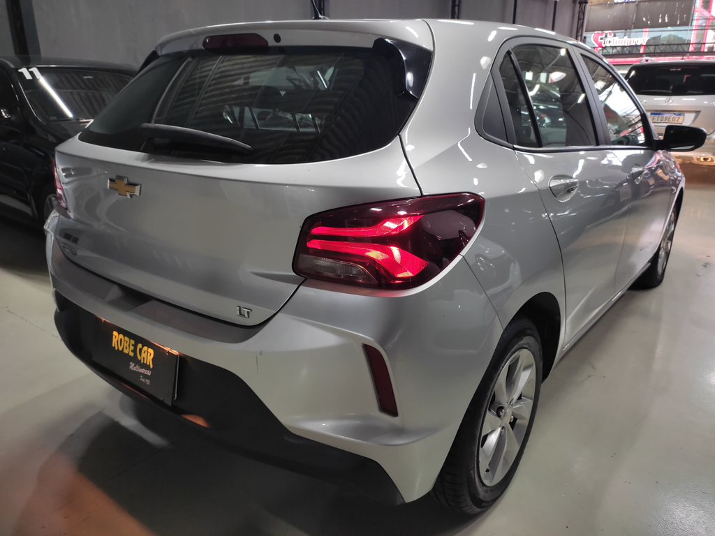 Chevrolet Onix Prata