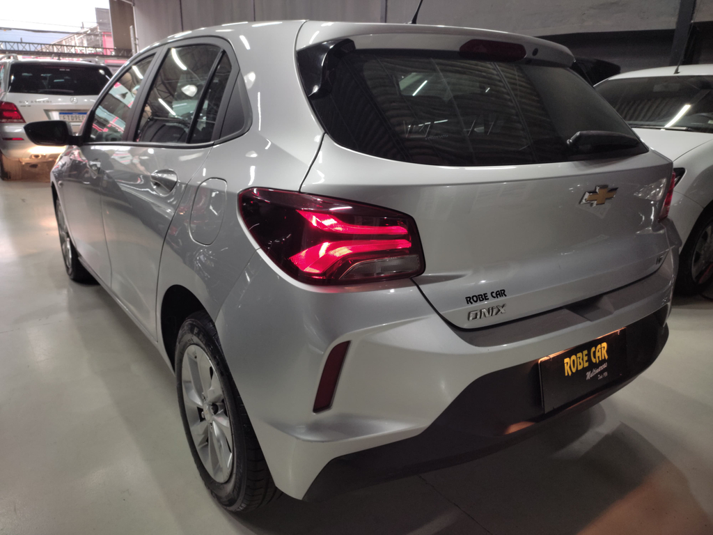 Chevrolet Onix Prata