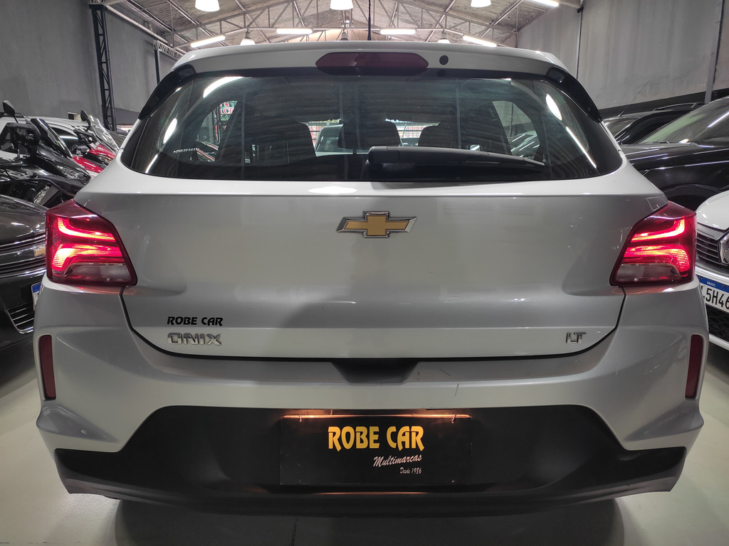 Chevrolet Onix Prata