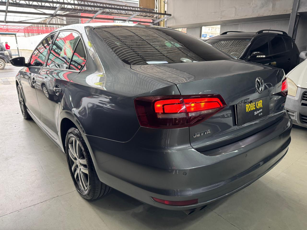 Volkswagen Jetta Cinza
