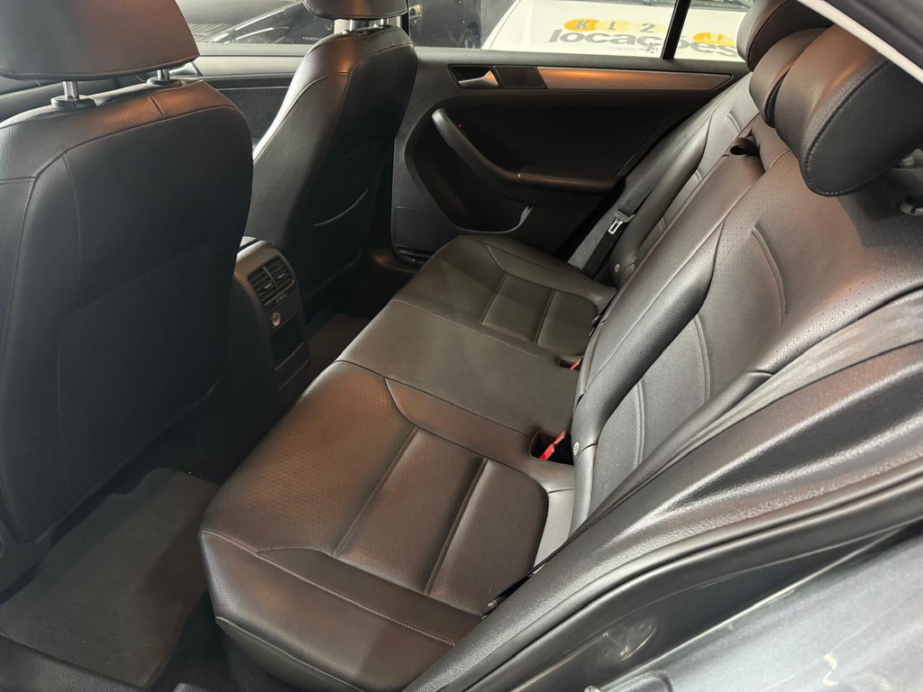 Volkswagen Jetta Cinza