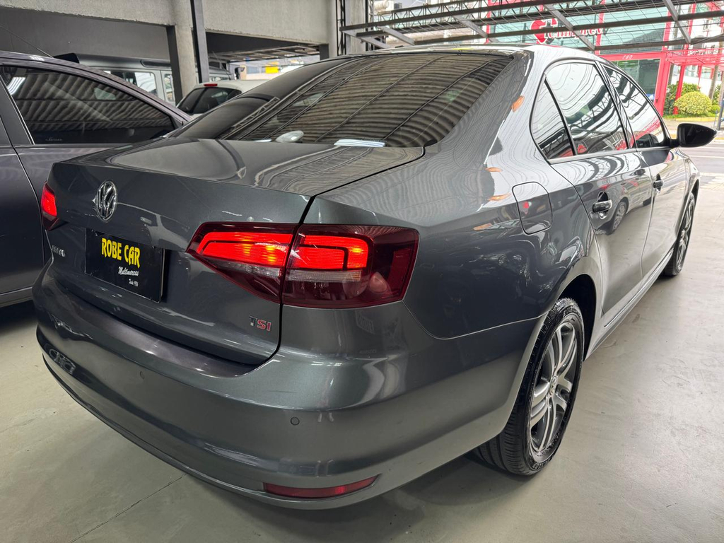 Volkswagen Jetta Cinza