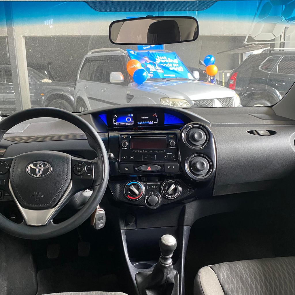 Toyota ETIOS Cinza