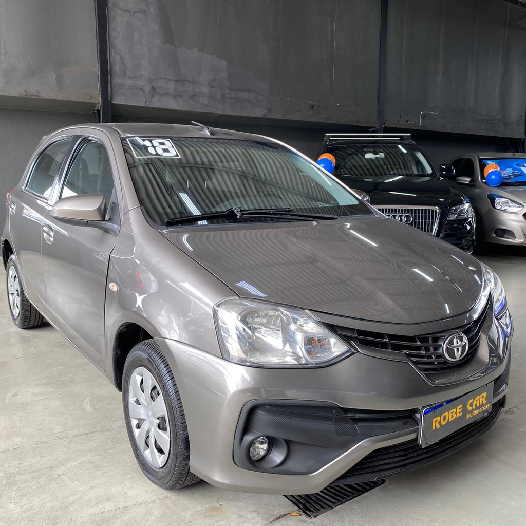 Toyota ETIOS Cinza