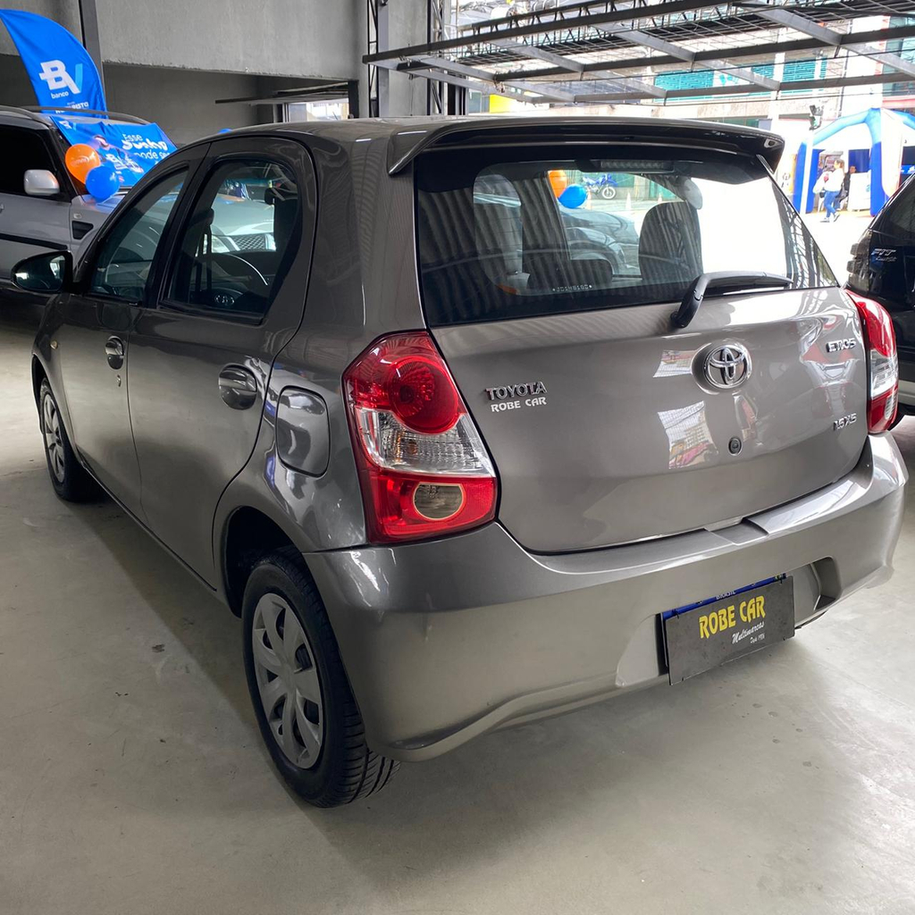 Toyota ETIOS Cinza