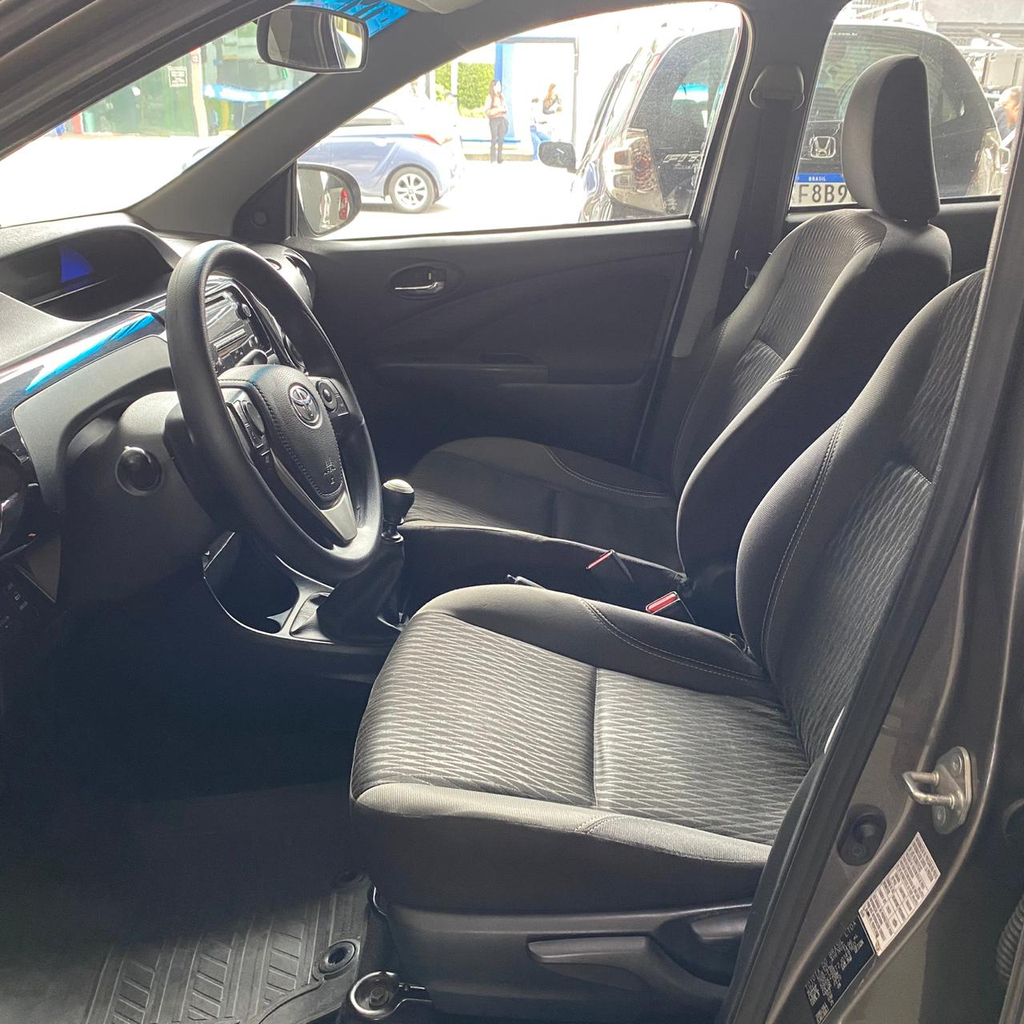 Toyota ETIOS Cinza