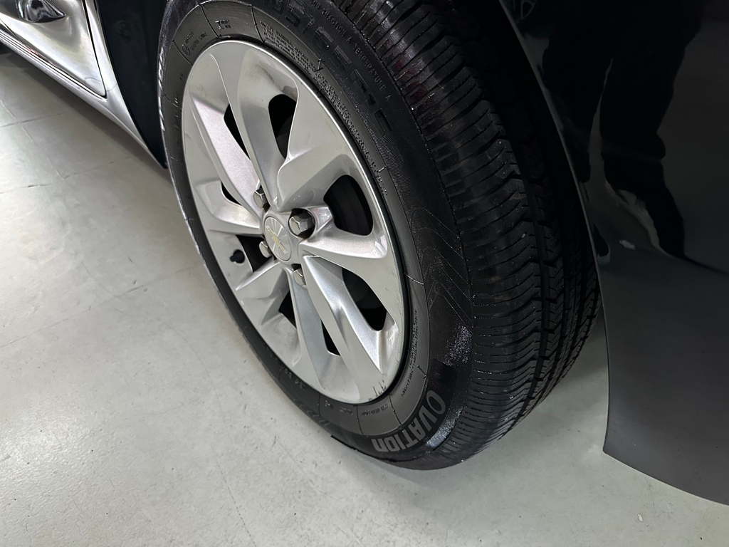Chevrolet Onix Preto
