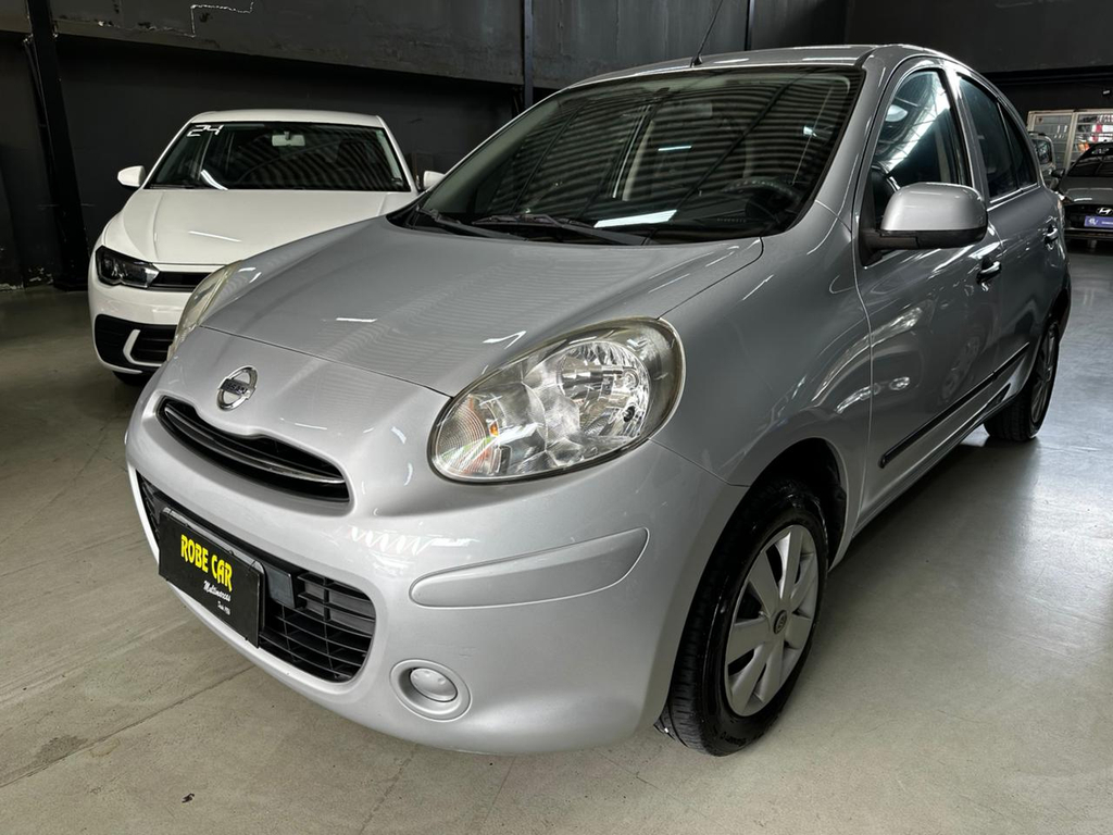 Nissan March Prata