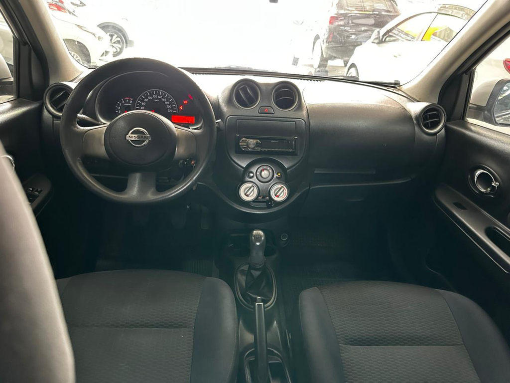 Nissan March Prata