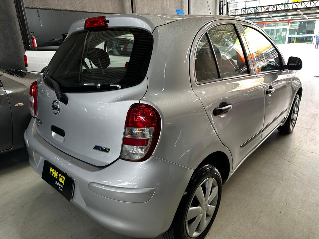 Nissan March Prata