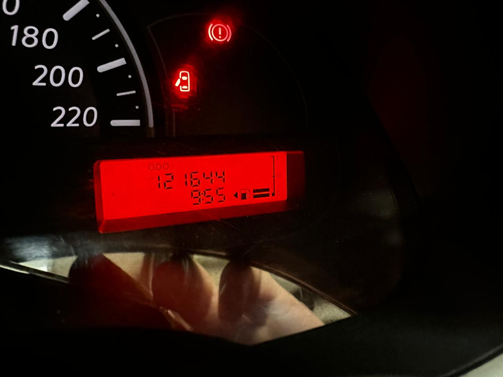 Nissan March Prata