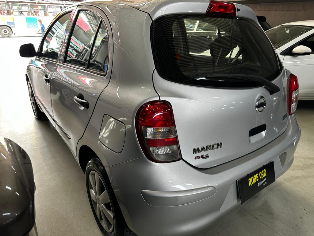 Nissan March Prata