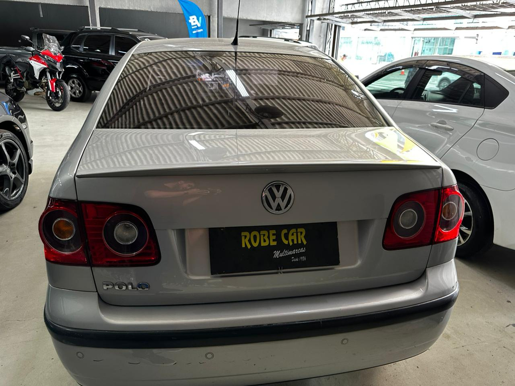 Volkswagen Polo Sedan Cinza