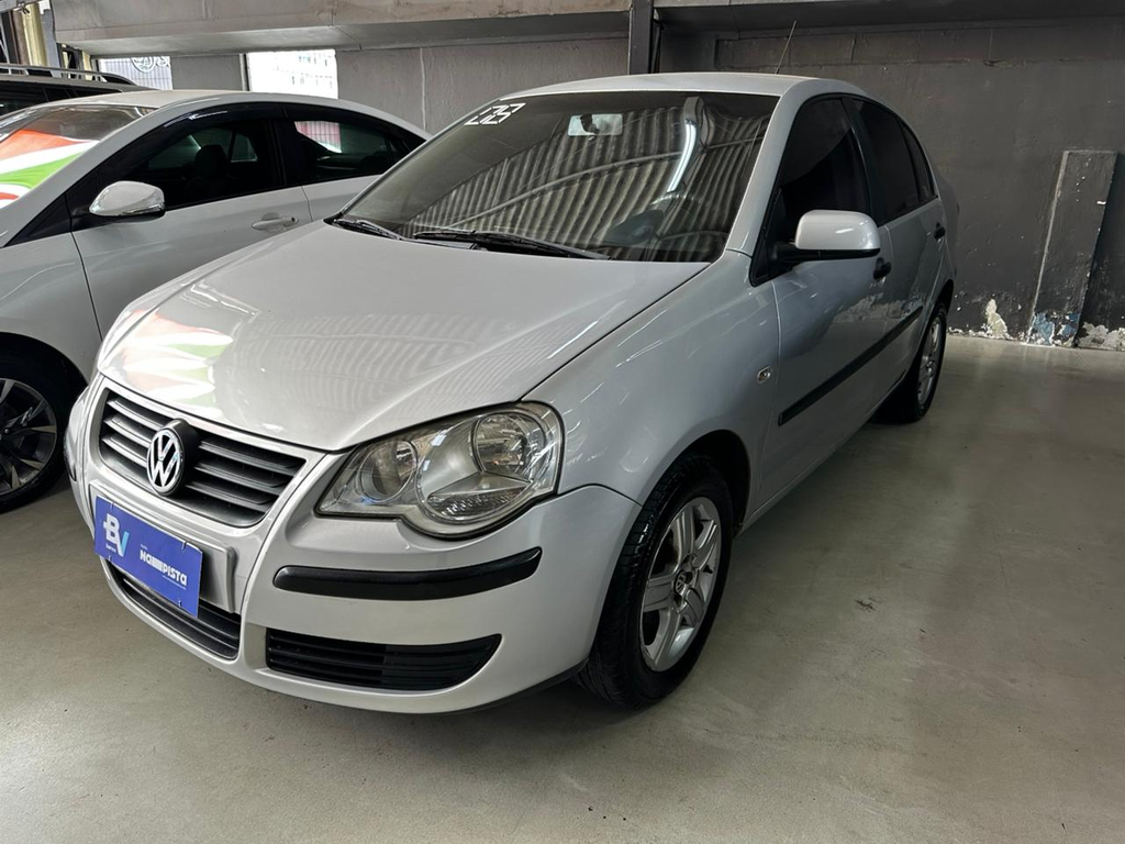 Volkswagen Polo Sedan Cinza