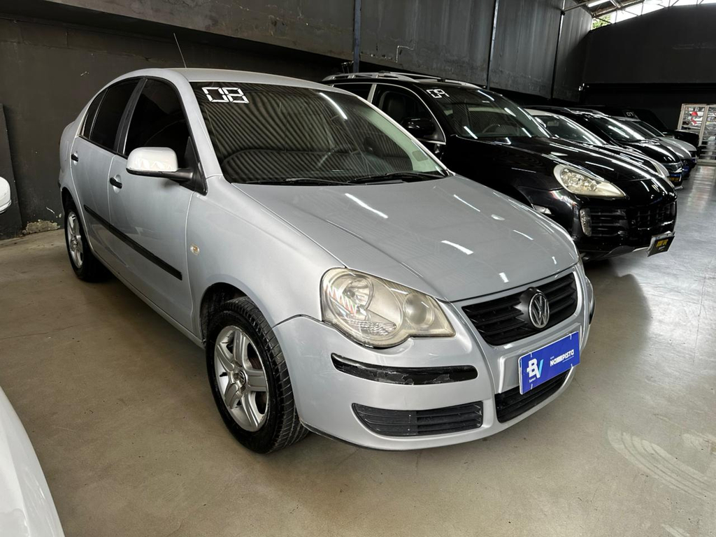 Volkswagen Polo Sedan Cinza