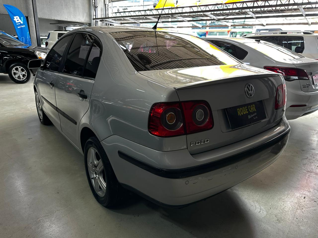 Volkswagen Polo Sedan Cinza