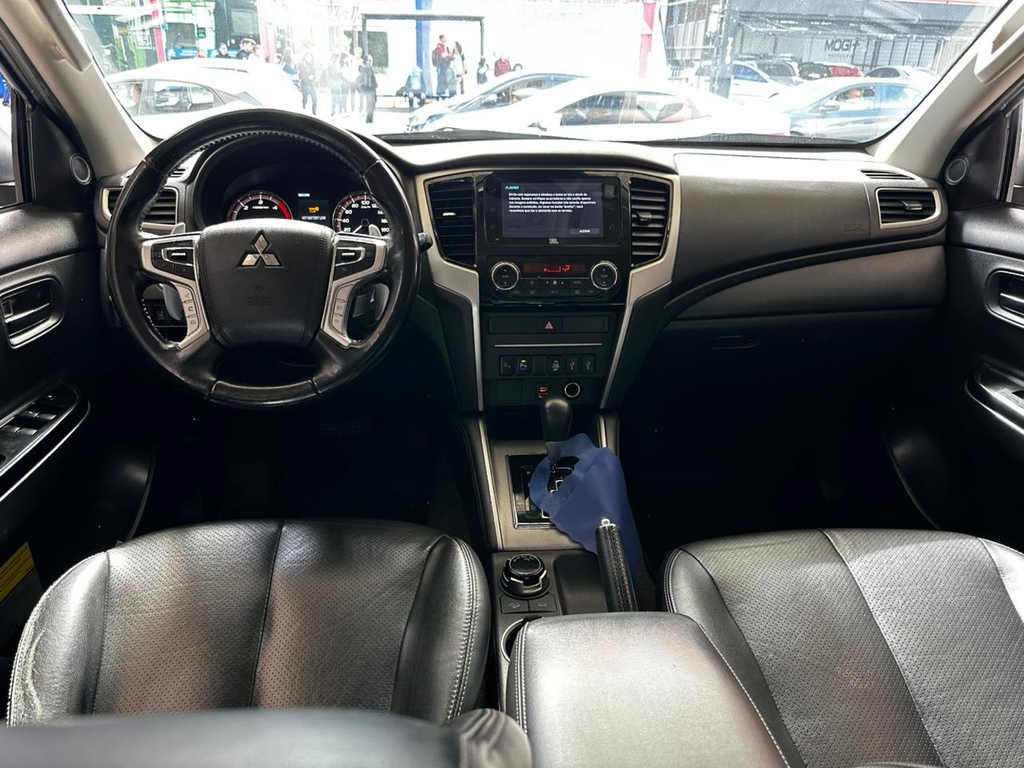 Mitsubishi L200 Triton Prata
