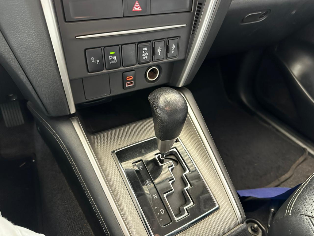 Mitsubishi L200 Triton Prata