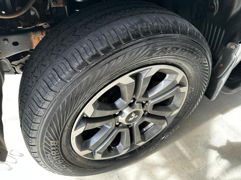 Mitsubishi L200 Triton Prata