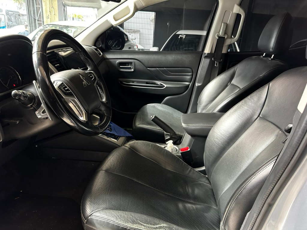 Mitsubishi L200 Triton Prata
