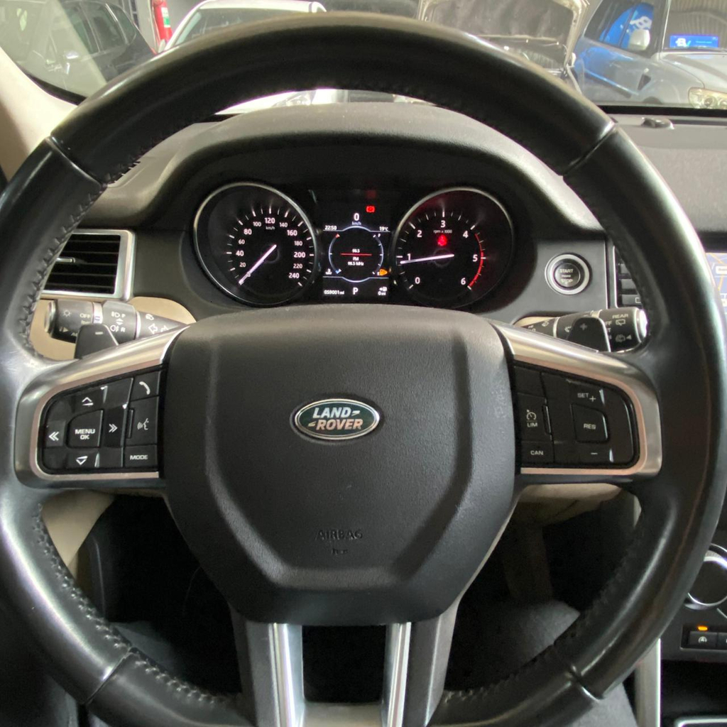 Land Rover Discovery Sport Preto
