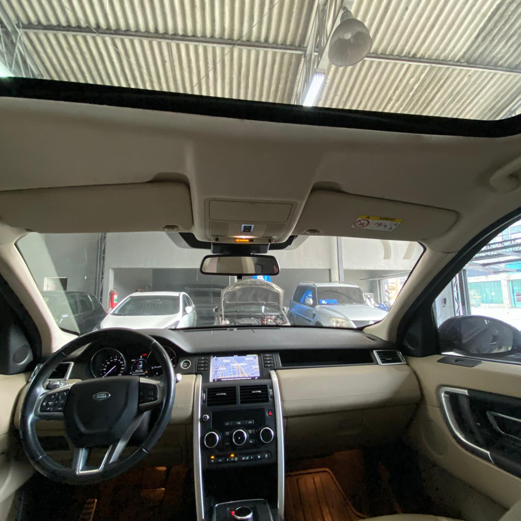 Land Rover Discovery Sport Preto