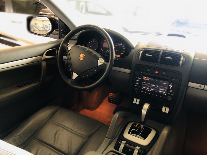 Porsche Cayenne Preto